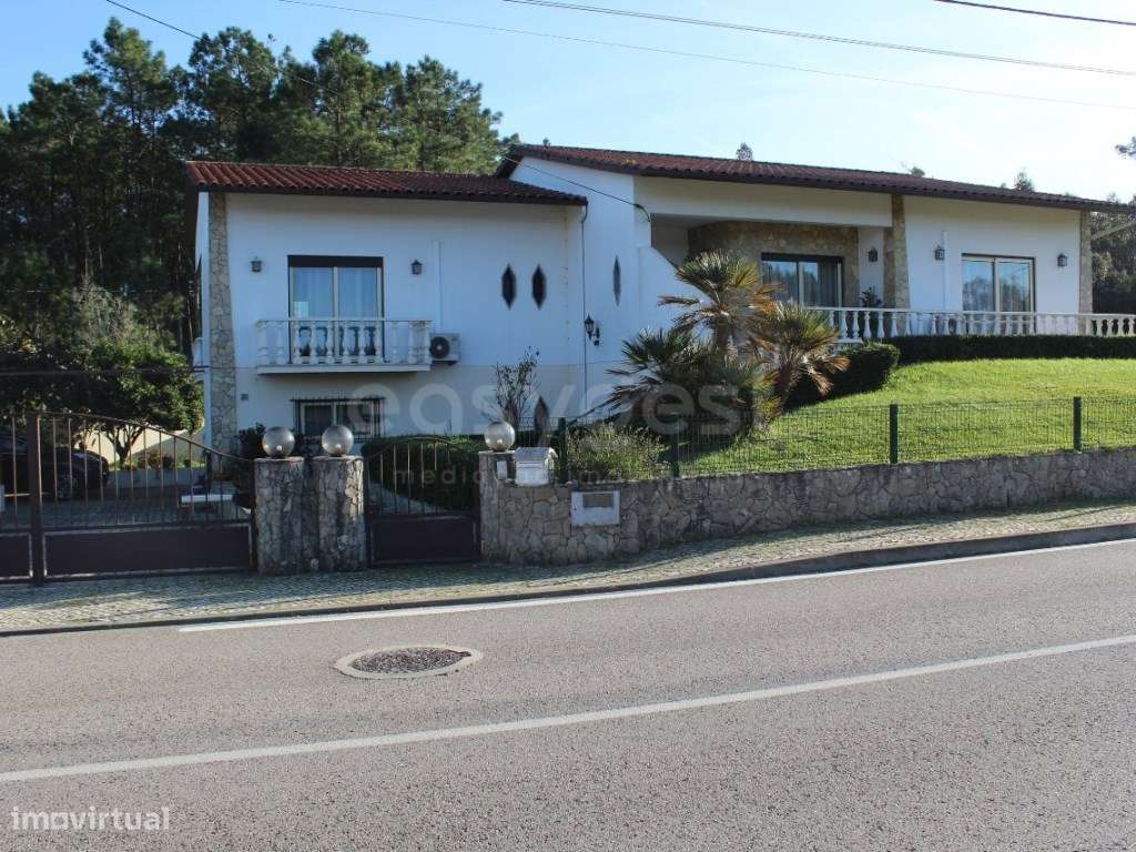 Moradia Individual T3, de dois pisos, com piscina e jardim - Grande imagem: 4/60