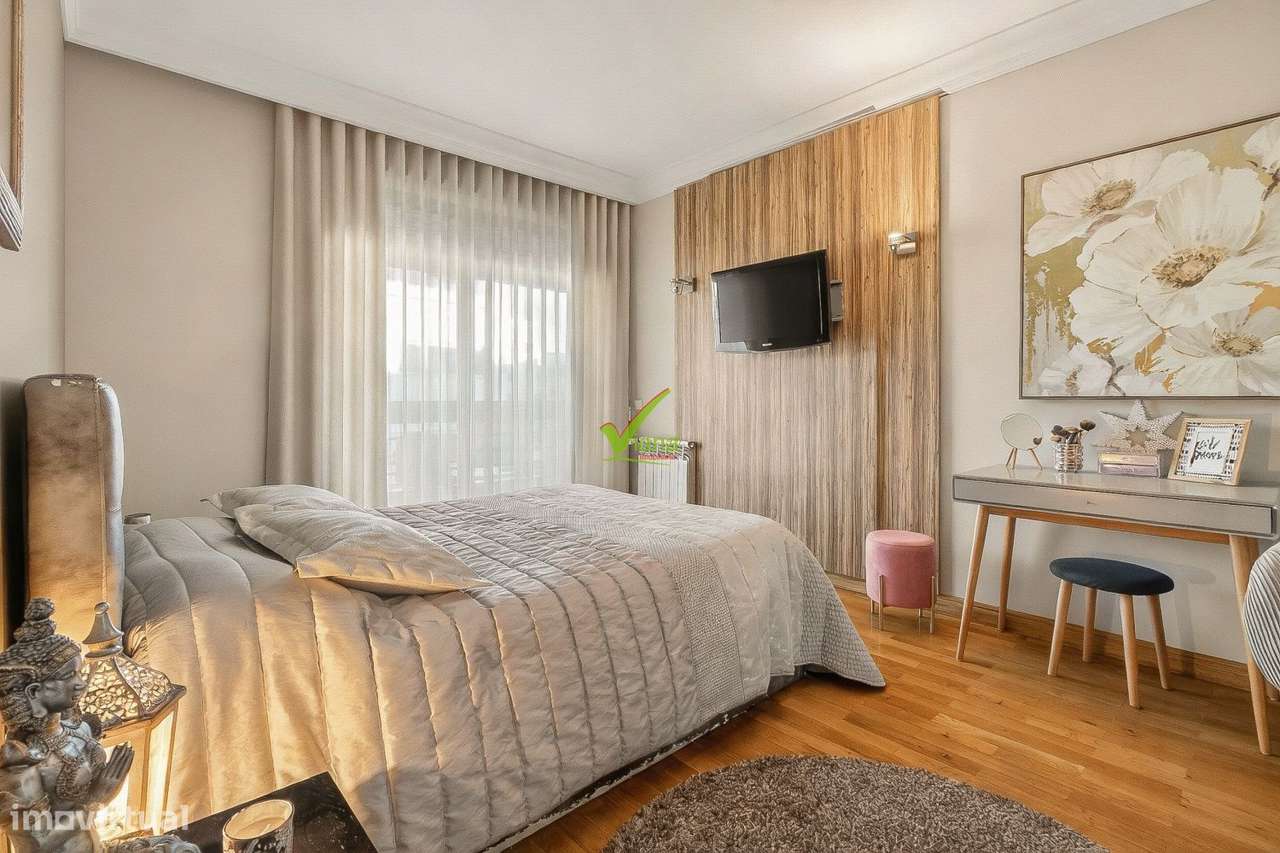 T. 4 com 3 lugares de garagem e arrumos - Centro da cidade da Maia-20