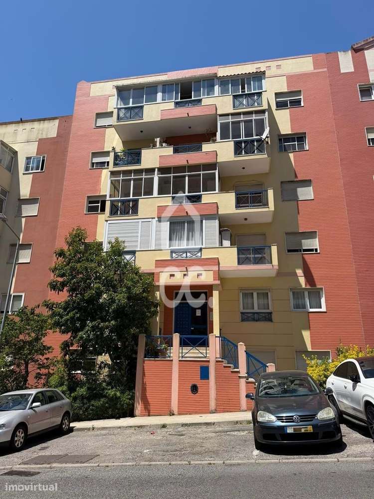 Apartamento T2 com Excelentes Áreas | Tapada das Mercês-20