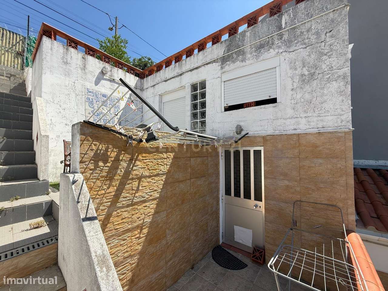 Moradia T2 com Vista Panorâmica em Localização Central-6