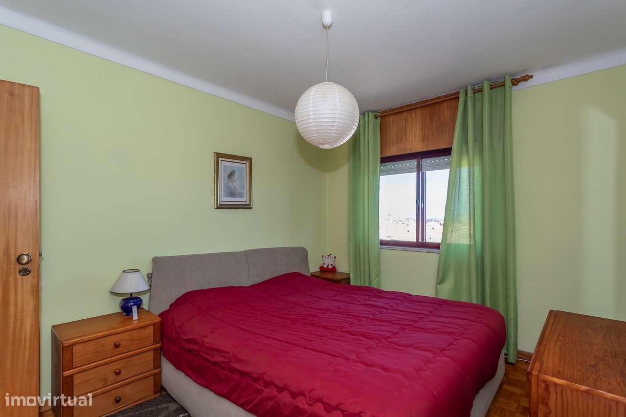 T3 em bom estado de conservação no Algueirão-12