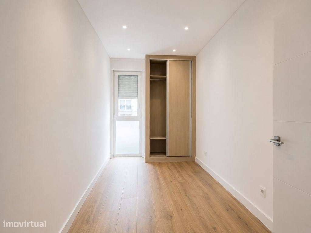 Apartamento T3 totalmente remodelado, a estrear, no Vale da Amoreir...-10