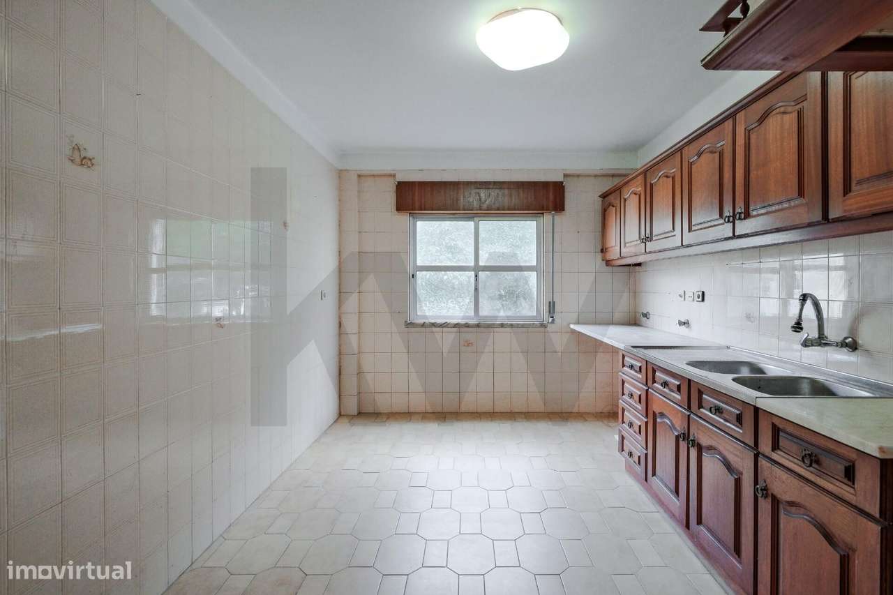 Apartamento T2 com Arrecadação junto à Estação Ferroviária das Mercês - Grande imagem: 5/33