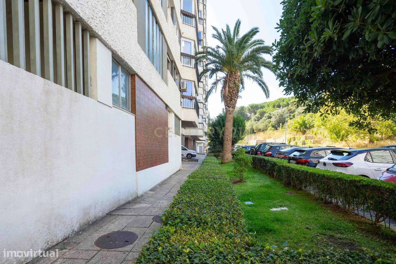 T2 transformado em T3, totalmente remodelado, localizado numa das zona - Grande imagem: 3/28