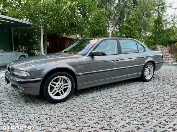 BMW Seria 7 740iL - 10