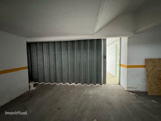 GARAGEM de 110m2 c/ 2 Gabinetes e WC - PINHAL NOVO