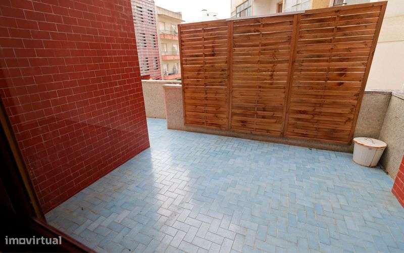 T2 com Varanda e Terraço superior | Muita Luz | Lapa - Grande imagem: 5/11