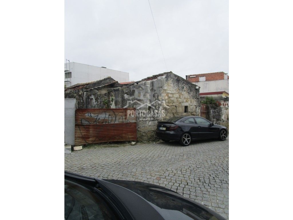 Terreno ao Hospital S.João. | PortoCasas