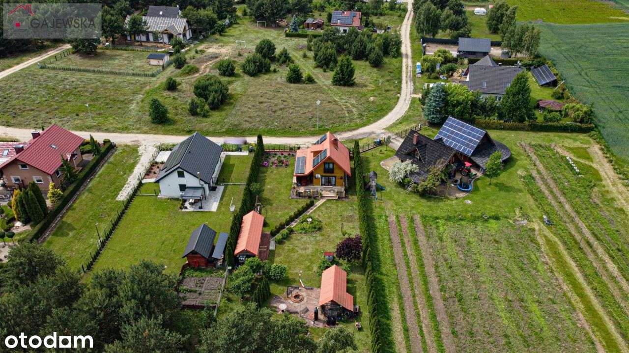 Urokliwa nieruchomość z drewnianym domem!-2