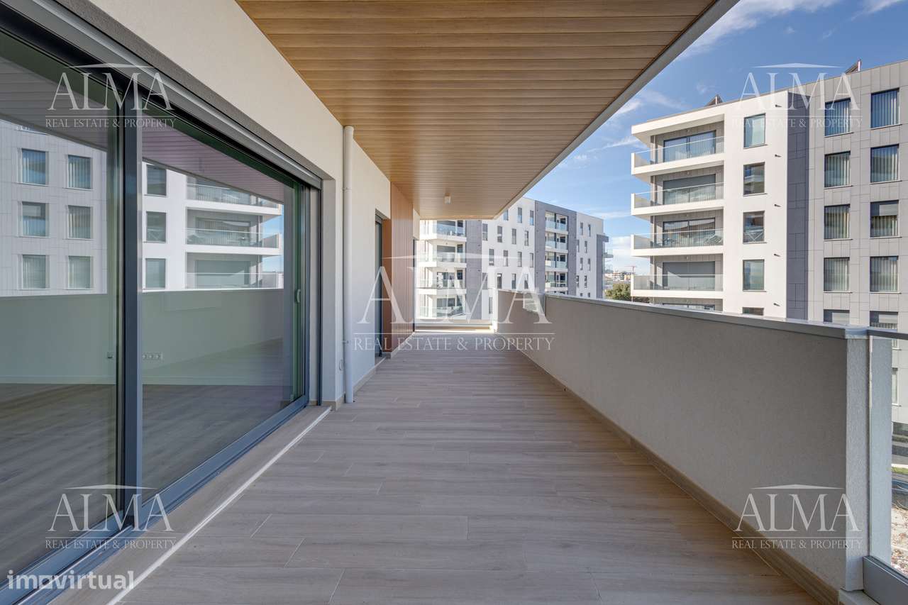 Apartamento T4 novo  na Senhora do Porto-0