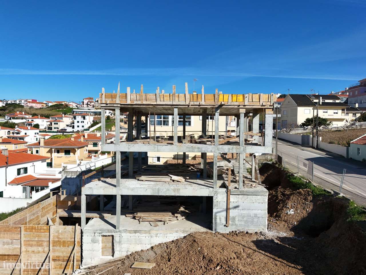 Moradia independente à venda na Rua da Escola na Encarnação (Mafra) - Grande imagem: 2/22