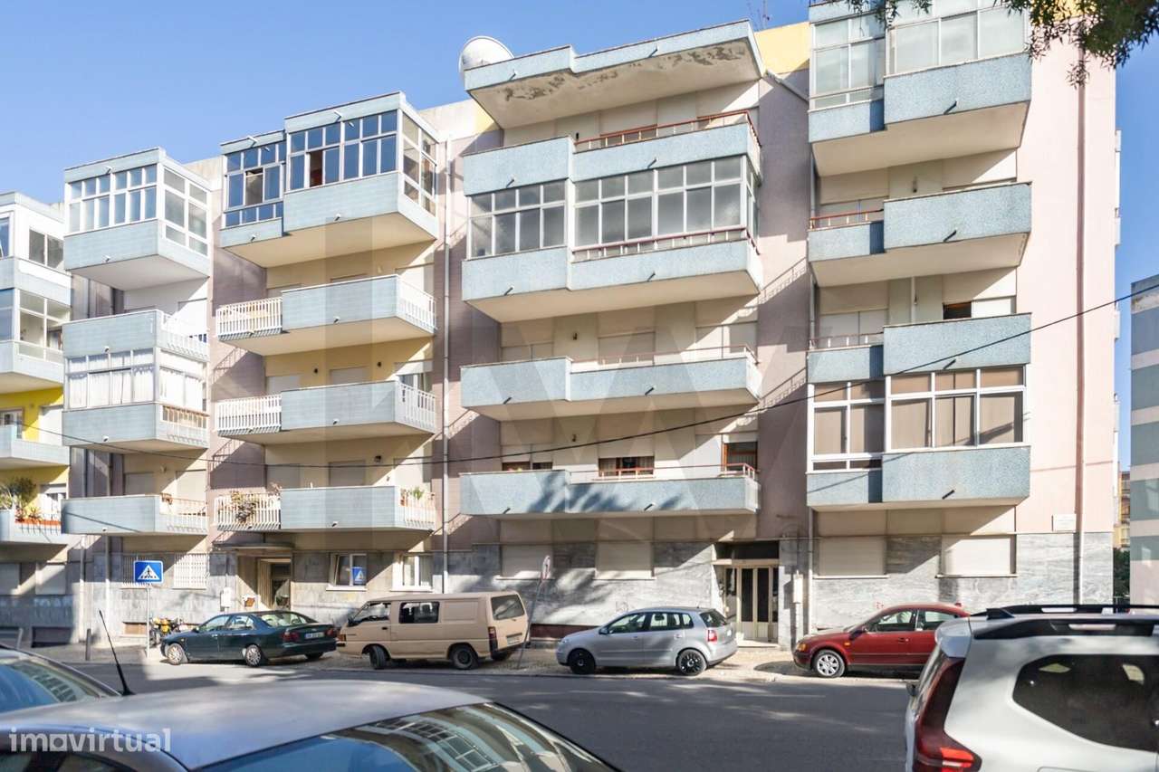 Apartamento T3 no Laranjeiro, Almada – Potencial Único e Localização P-30