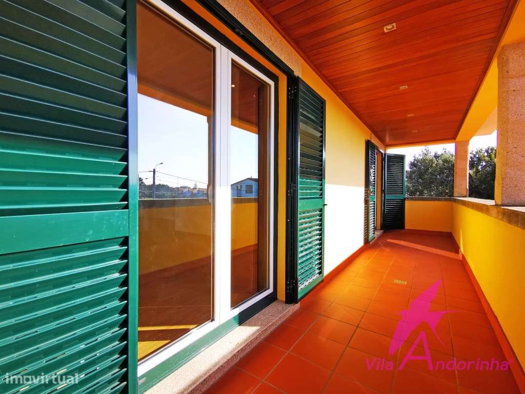 Moradia T4 Independente a 5 minutos da praia e do centro-38