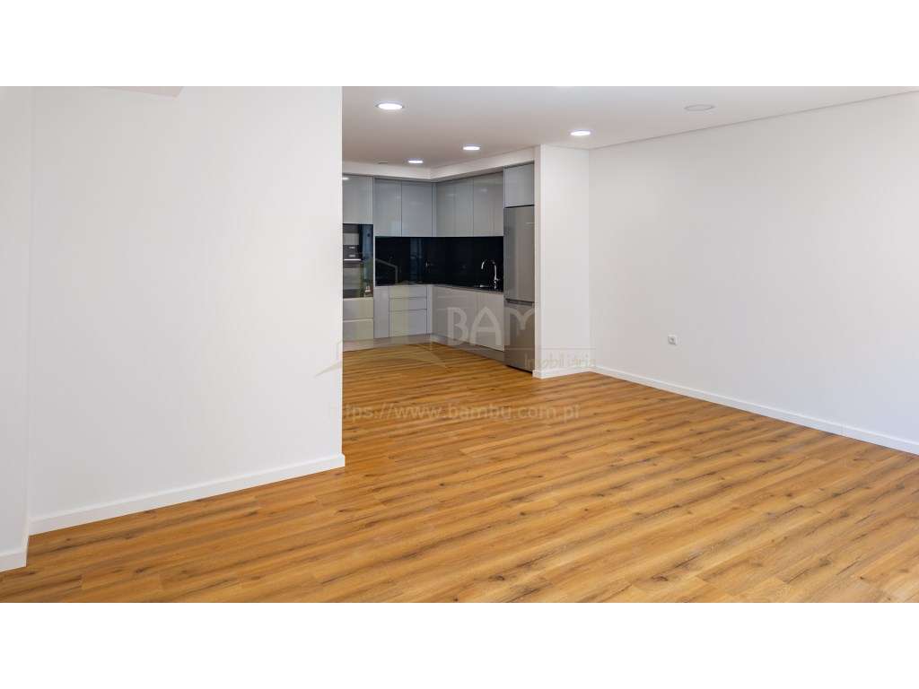 Apartamento T2 (NOVO) com lugar de garagem-5