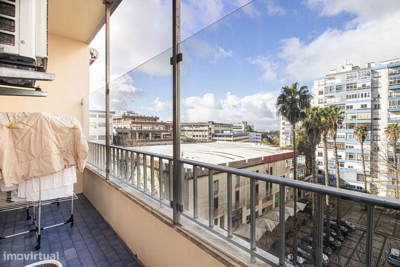 Apartamento T4 remodelado em Carnaxide-15