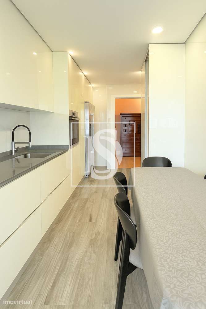 T3 Renovado com 150m² | Garagem Fechada | Centro de Barcelos - Grande imagem: 4/29