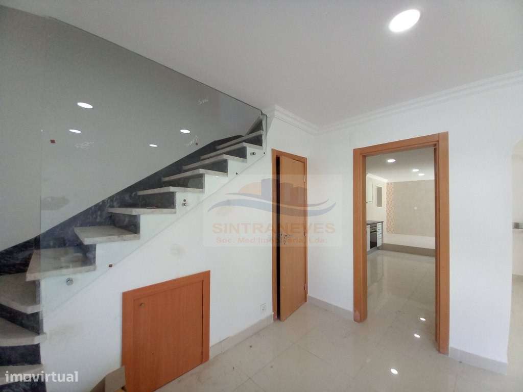 Moradia T3+T3 totalmente remodelada, com terraço, 4 casas de banho,...-7