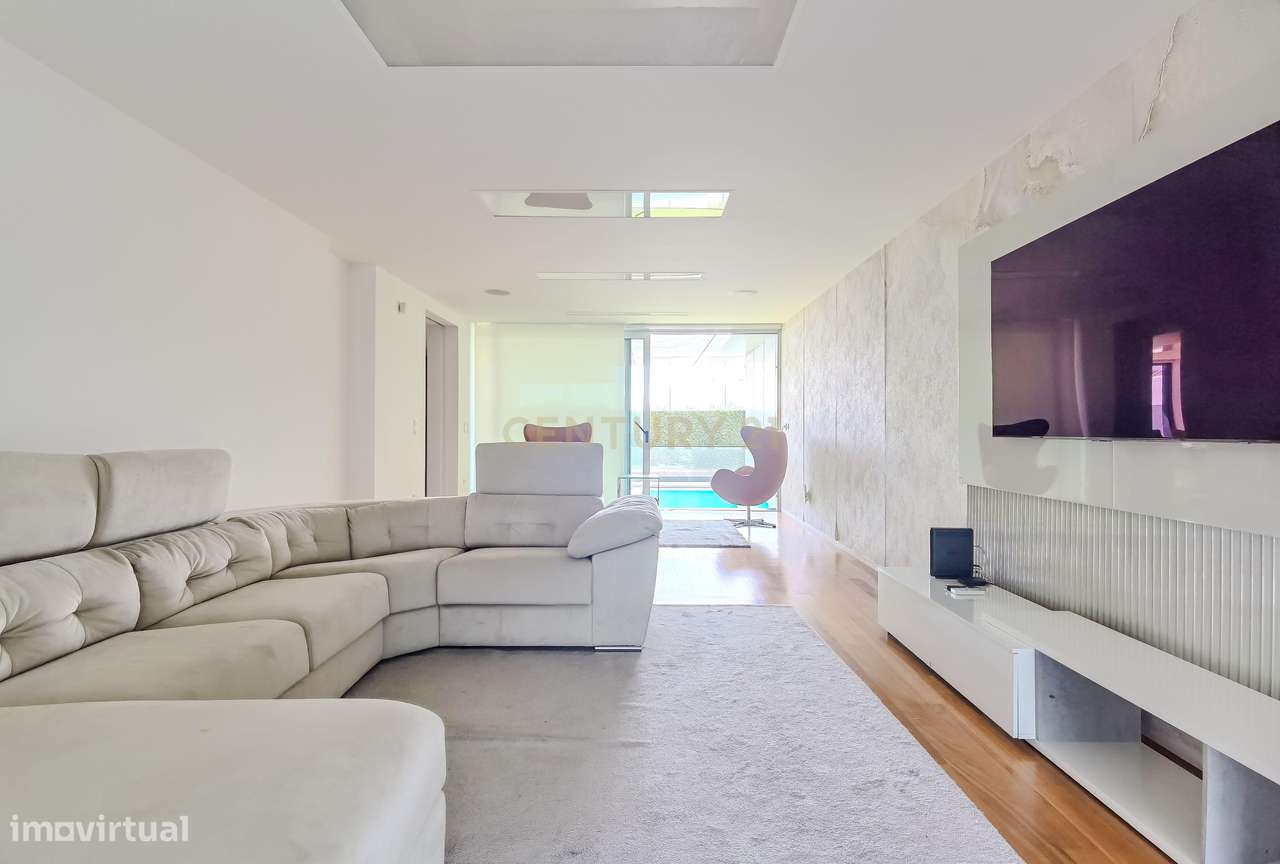 MORADIA| 4 FRENTES| 4 SUITES| PISCINA| CHURRASQUEIRA| SAUNA| GINÁSIO| - Grande imagem: 3/53