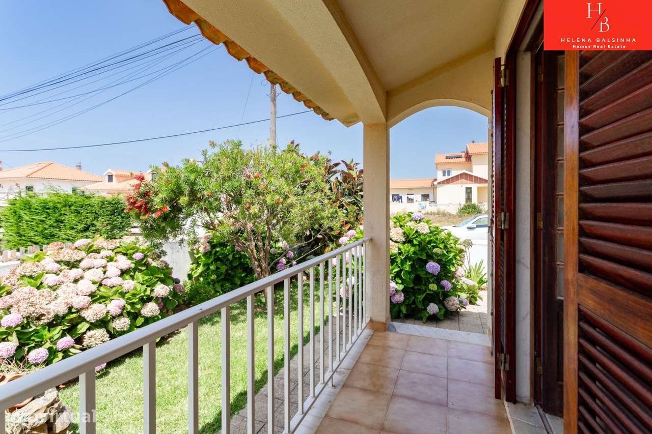 Bonita moradia V6, situada nos Casais de São Lourenço, junto à pra-30