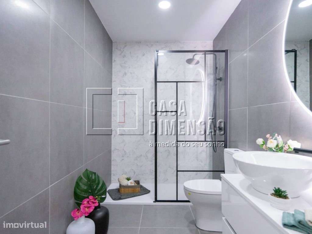 Apartamento de tipologia T3 com varanda, mobilado e equipado em Ben...-48