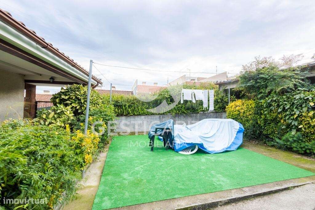 Moradia T4 com terreno e excelente localização no Marco - Grande imagem: 3/43