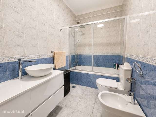 Apartamento T2 com terraço e garagem na Mamarrosa-11