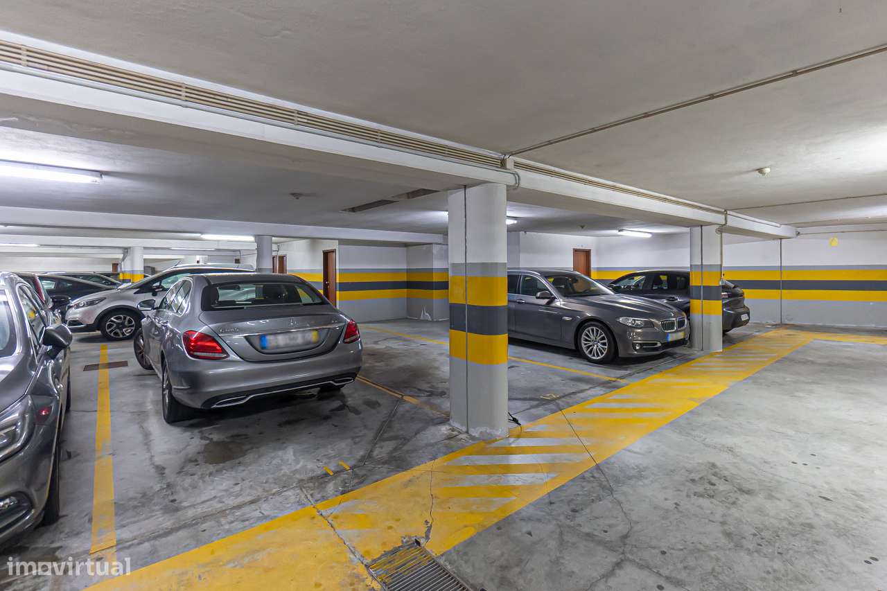 T2 no Último Piso | Condomínio Privado com Piscina | Vista Mar-25