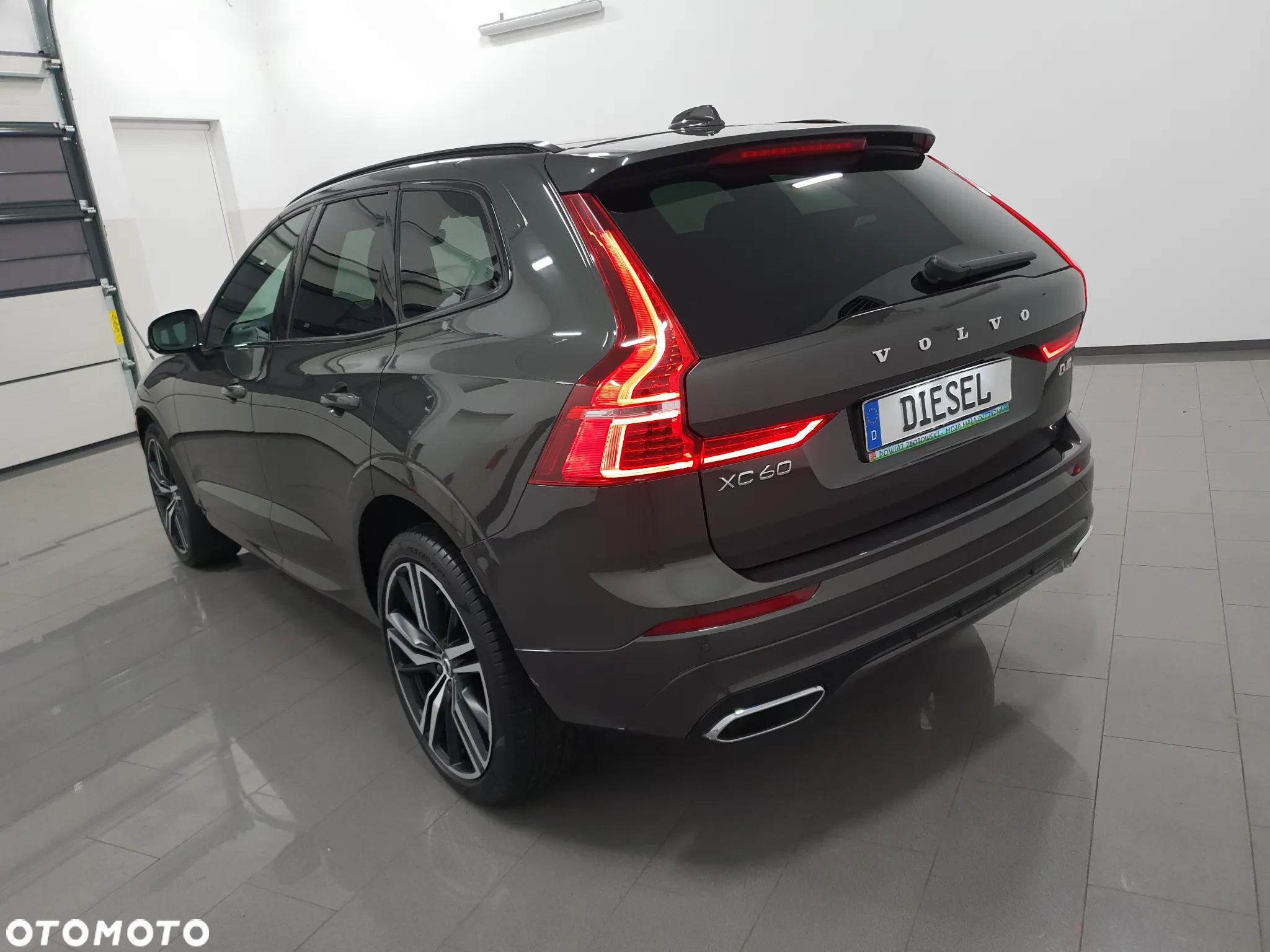 Volvo XC 60 D4 R-Design - 4