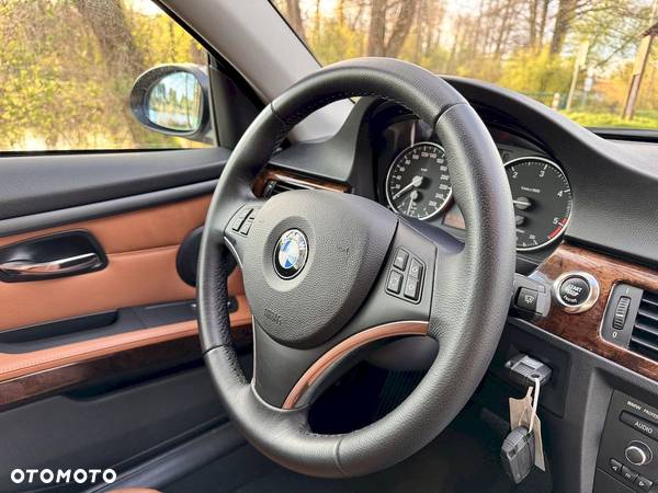 BMW Seria 3 320d Coupe - 27