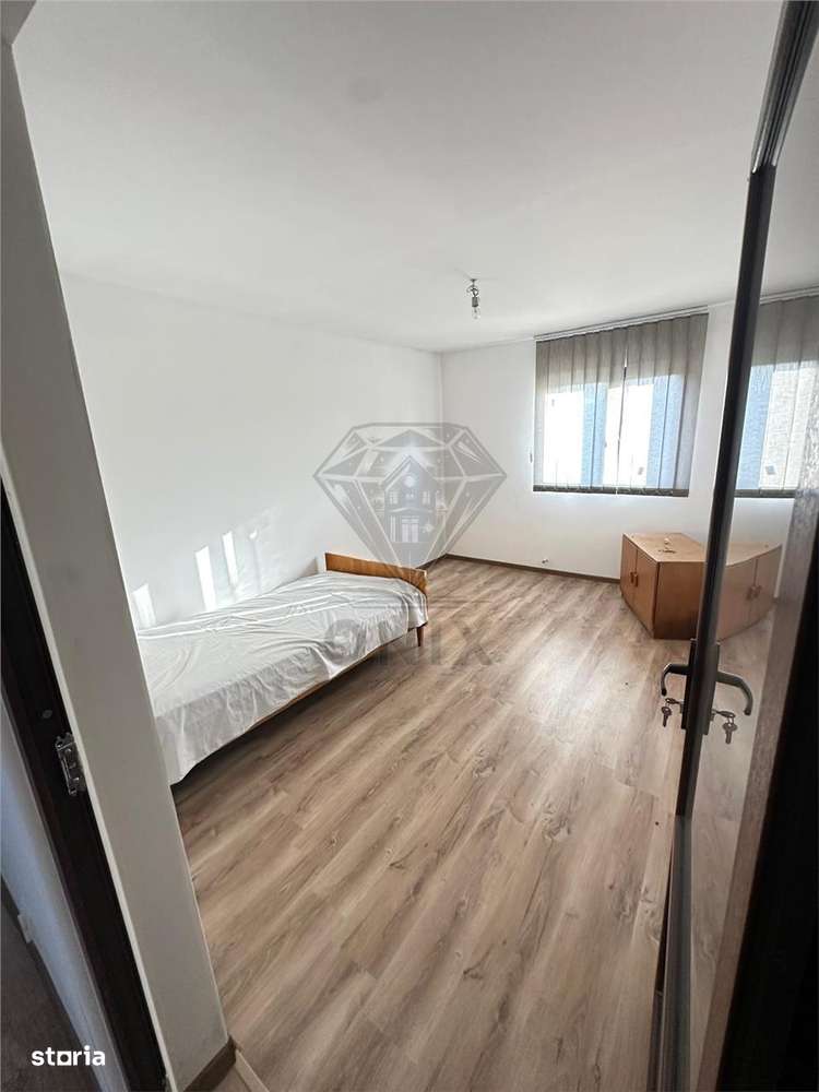 CASA ROMANESTI  5 CAMERE-10