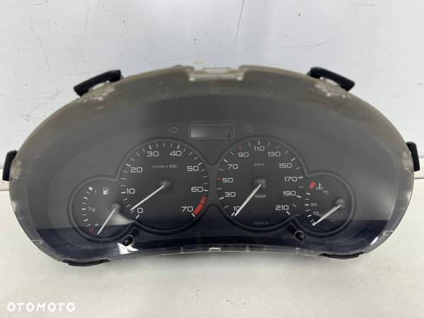 Licznik Peugeot 206 98-09r. 1.4 8v BENZYNA zegary prędkościomierz wskaźnik wyświetlacz 9659728980 - 2