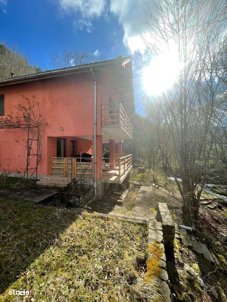 Casa de vacanta la 3 km de Lacul Iezer - Imagine principală: 4/16