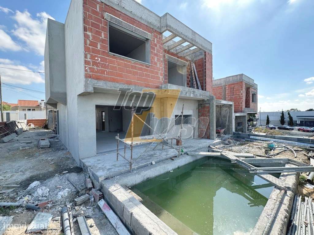 Moradia isolada V4 com piscina -Charneca de Caparica-24