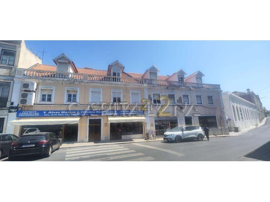 Prédio 4 Apartamentos T3 + Loja e ArmazémPrédio 4 Apartamentos T3 +...-0