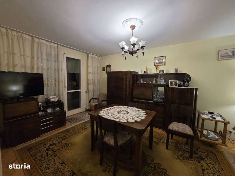 Titan Scoala 195 - Str Rotunda-0