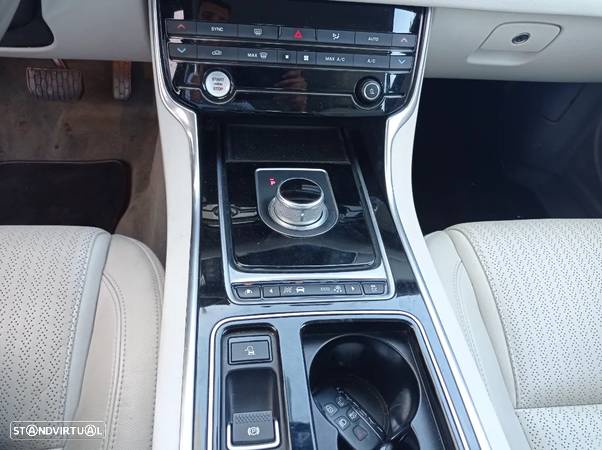 Jaguar XF 2.0 D Prestige Aut. - 16