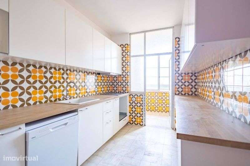 Apartamento T4 nas Antas - Praça Velasquez - Grande imagem: 4/11