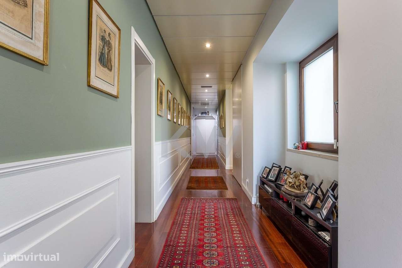 T4 Avenidas Novas com jardim e piscina - Grande imagem: 5/26