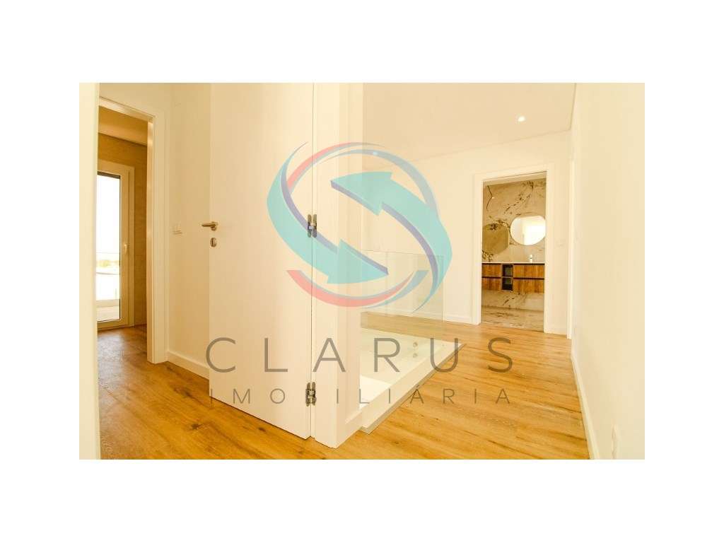 Moradia geminada em Vale de Milhaços-15