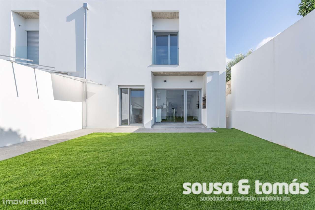 Moradia Geminada T3+1 Venda em Milagres,Leiria-44