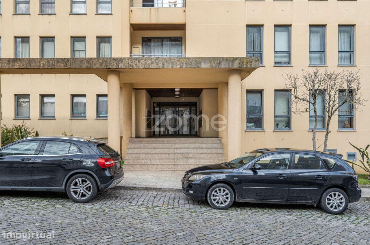 Apartamento T2 com garagem para arrendamento na rua do Aleixo, Porto - Grande imagem: 2/20