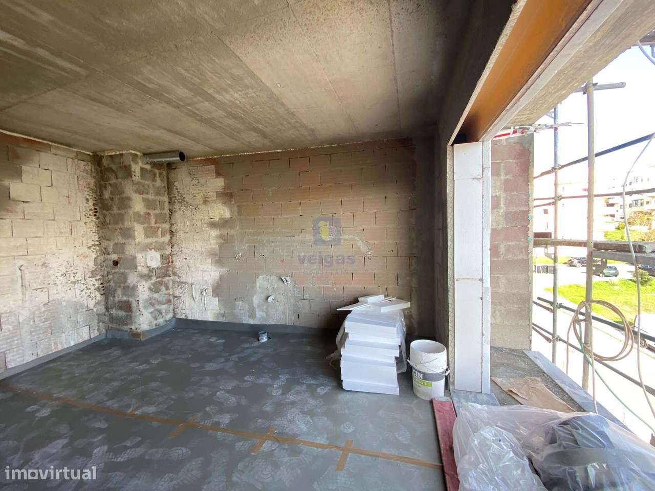 Apartamento em Construção junto ao Colégio! Tem 3 quartos, um deles em-12