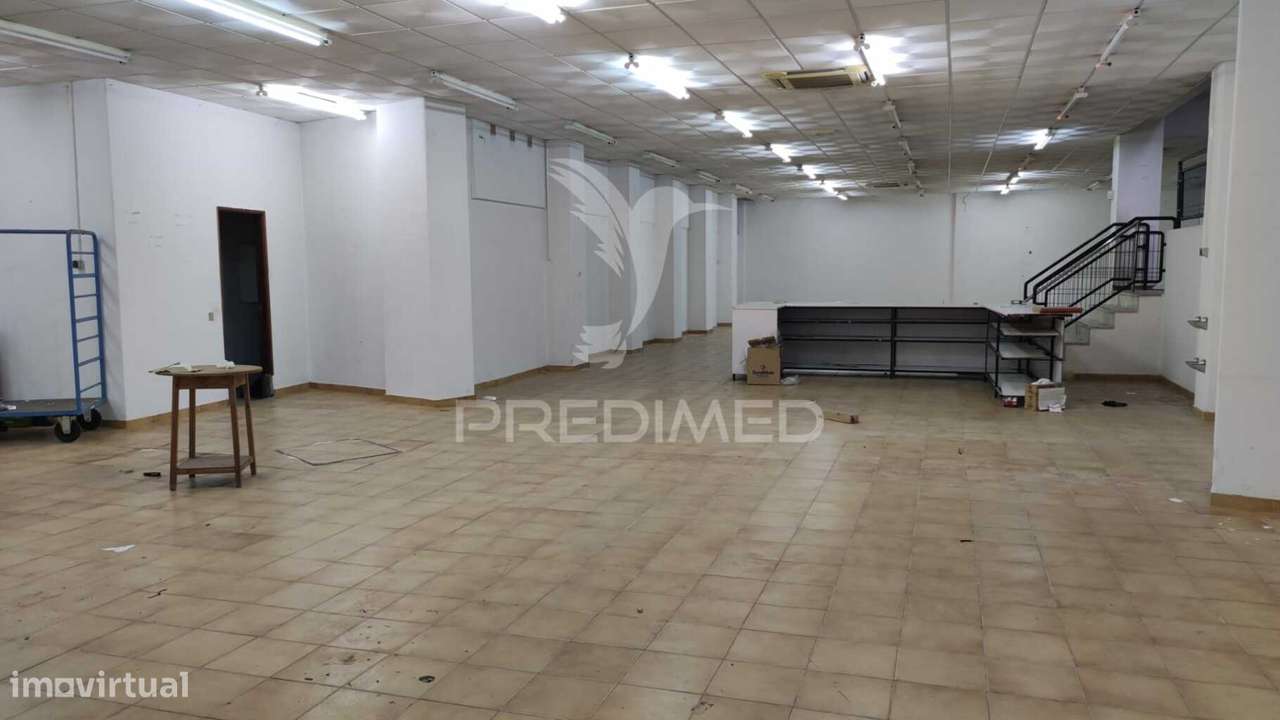 Hiper Loja, centro Almada, arrendada ( investimento ) - Grande imagem: 2/10