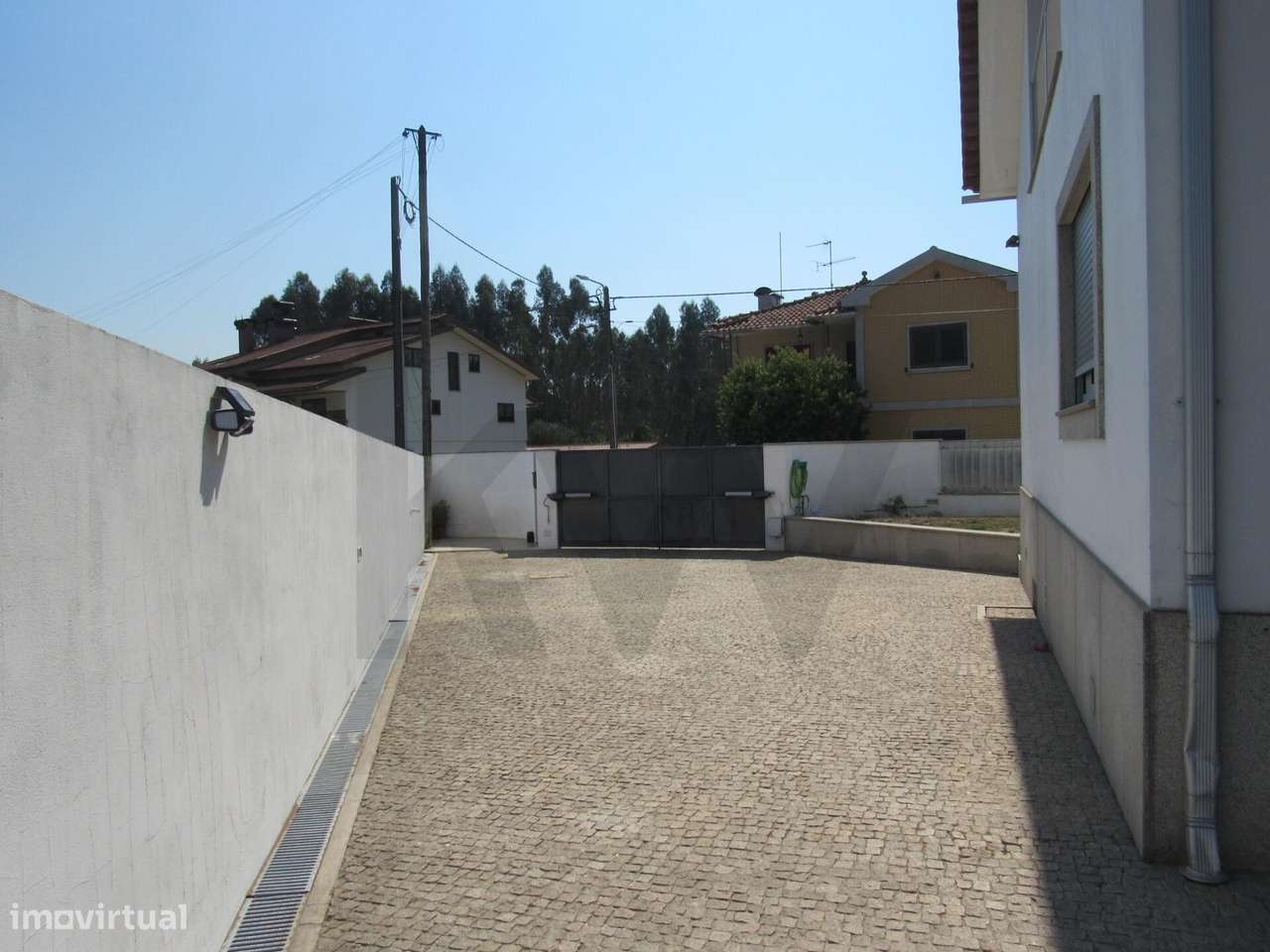 Moradia Térrea com Salão Superior | A 7 Minutos do Centro de Oliveira-32