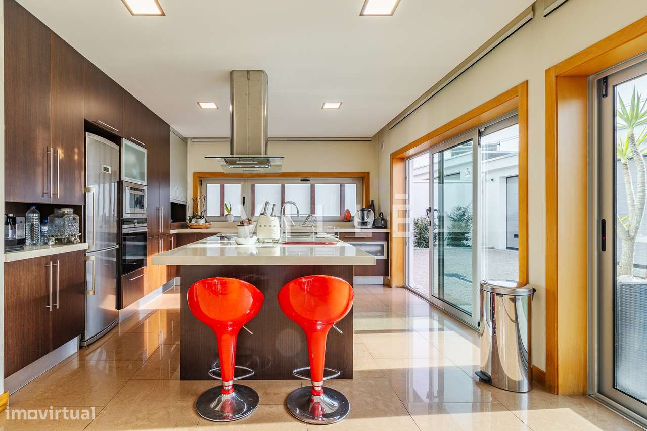 Moradia T4 com piscina aquecida e garagem dupla-29