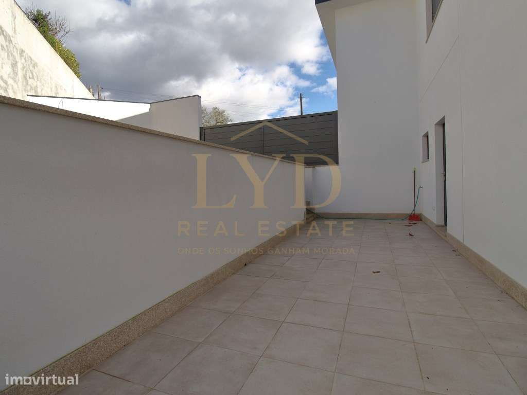 Moradia T3 + 1 Recezinhos (S.Mamede)-22