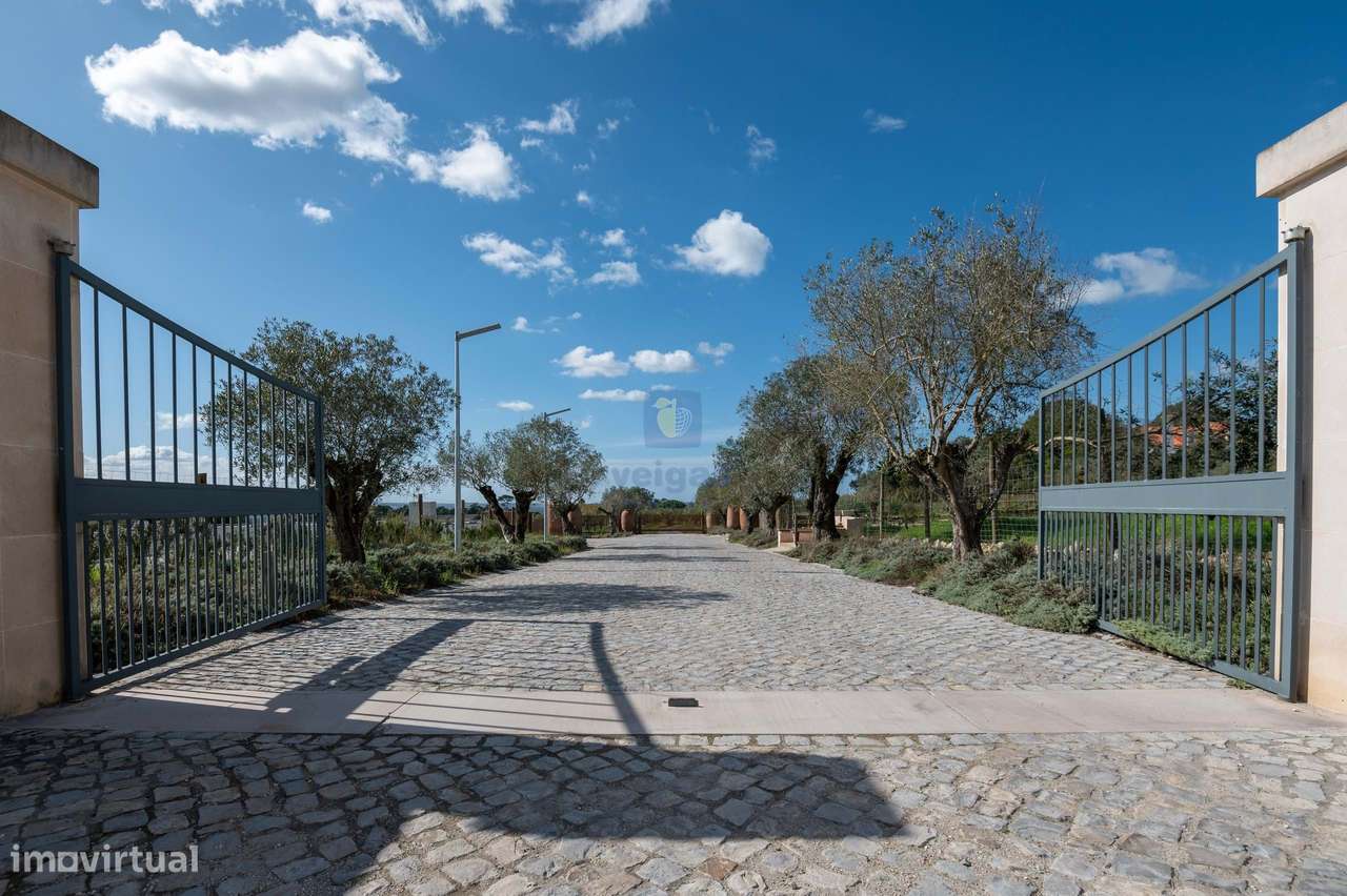 Moradia T2 Nova em fase de término da obra, com piscina e ainda com a - Grande imagem: 4/33