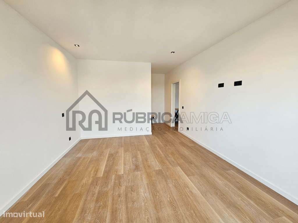 T3 renovado na zona de Betunes em Loulé-13