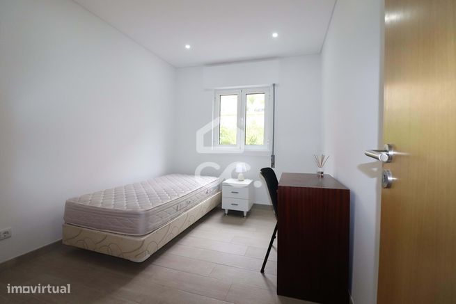 Apartamento T3 com terraço e arrumos em Eiras.-8