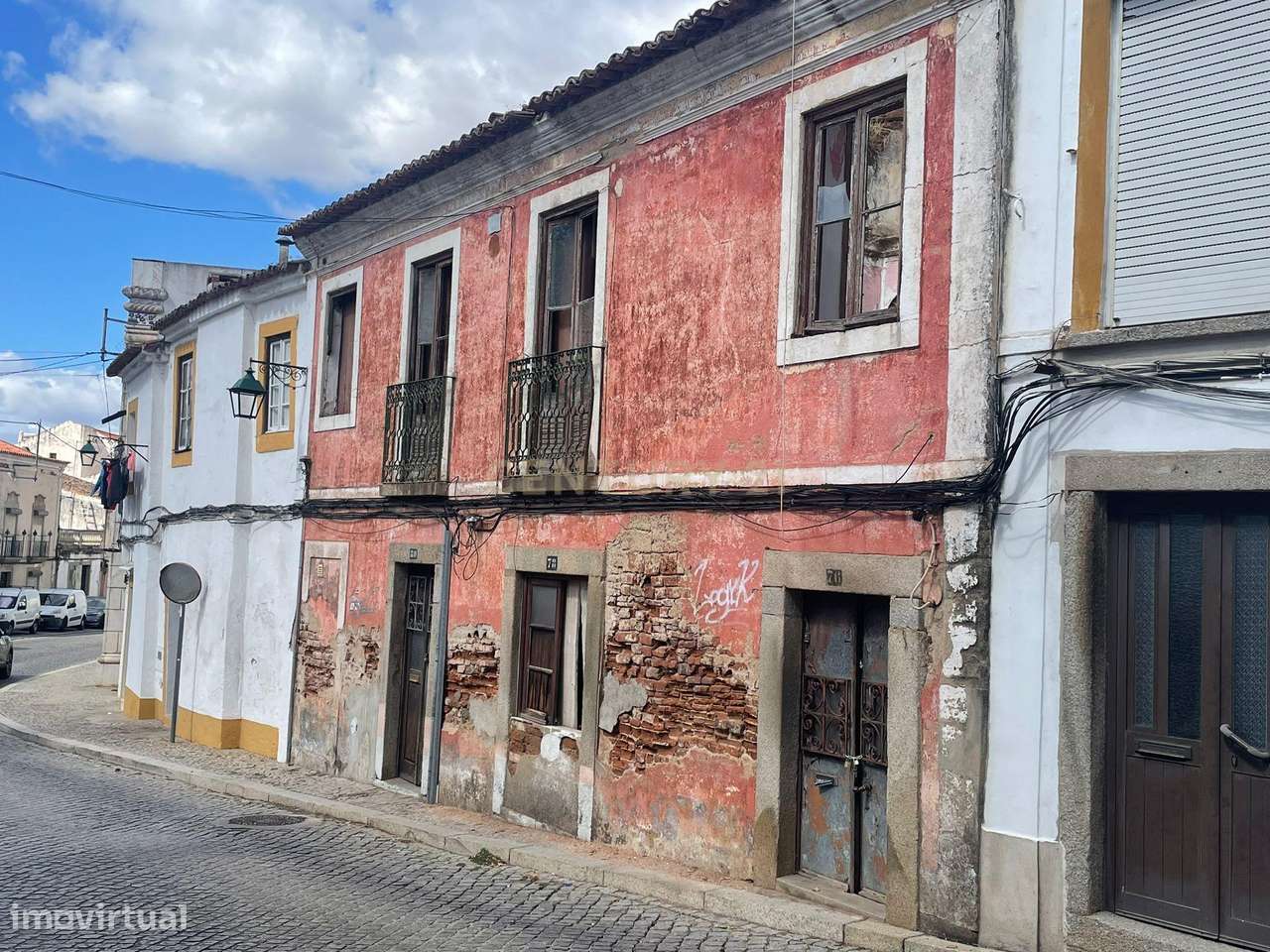 Imóvel para Remodelação Total no Centro de Montemor-o-Novo com 386m² d - Grande imagem: 2/7